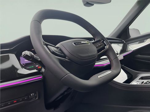 Used 2025 Jeep Wagoneer S Limited image 12