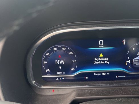 Used 2023 Chevrolet Suburban Premier image 9