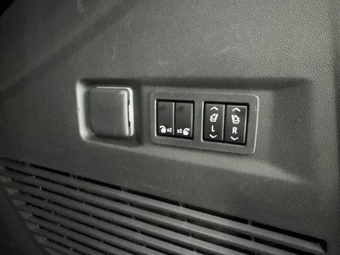 Used 2026 GMC Yukon Denali w/ Denali Reserve Package RWD image 90