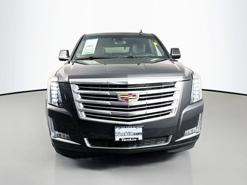 Used 2017 Cadillac Escalade Platinum AWD/4WD image 3