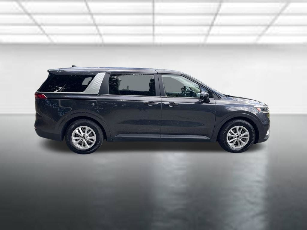 Used 2024 Kia Carnival LX FWD image 6