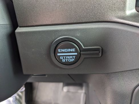 Used 2025 Ford Bronco Badlands image 28