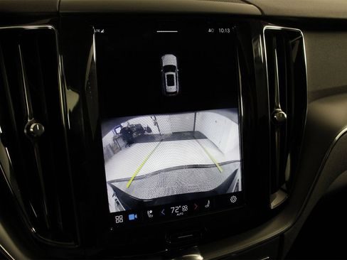 Certified 2025 Volvo XC60 B5 Core image 13