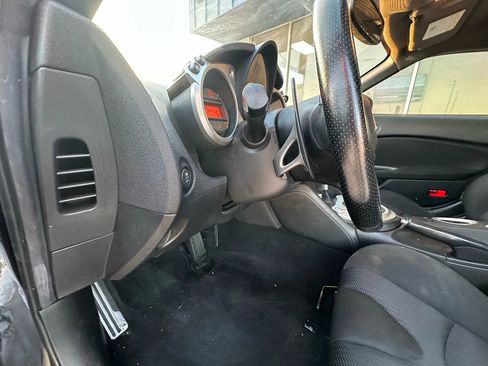 Used 2015 Nissan 370Z Coupe image 12