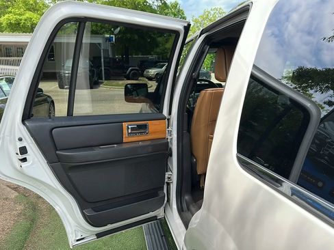Used 2014 Lincoln Navigator 4WD w/ Equipment Group 101A image 18