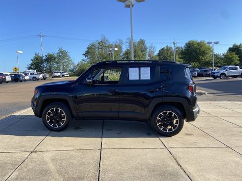 Used 2023 Jeep Renegade Latitude AWD/4WD image 7
