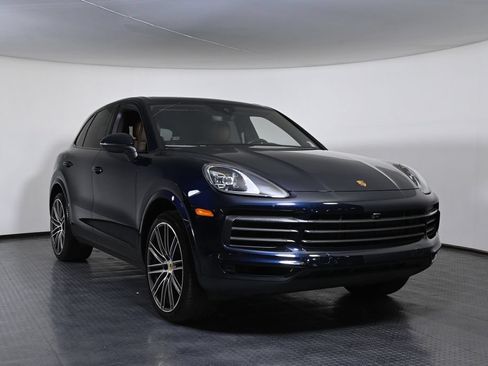 Certified 2023 Porsche Cayenne Platinum Edition AWD/4WD image 16