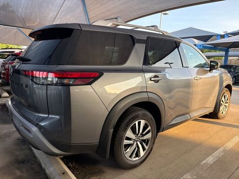 Used 2023 Nissan Pathfinder SL w/ Lighting Package (N92) FWD image 6