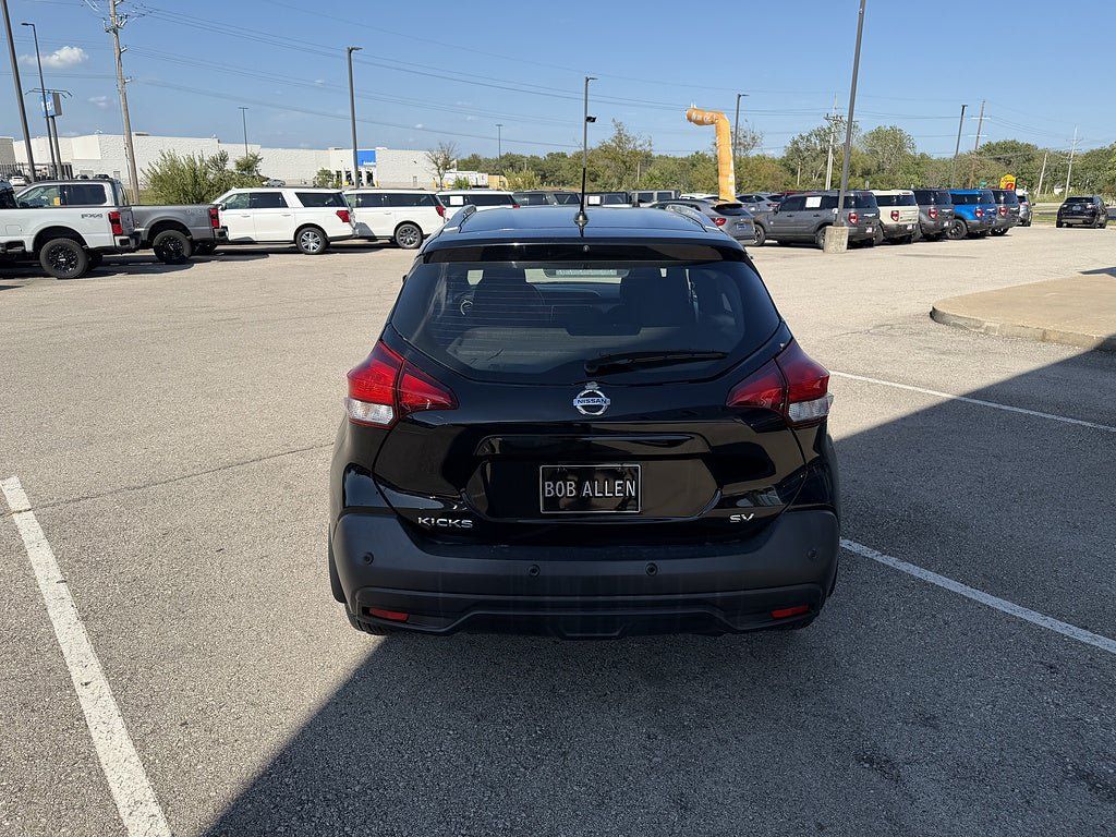 Used 2020 Nissan Kicks SV FWD image 4