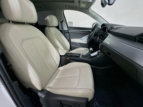 Used 2023 Audi Q3 2.0T Premium w/ Convenience Package image 8