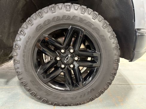 Used 2021 Chevrolet Silverado 1500 Custom Trail Boss w/ Safety Confidence Package image 10