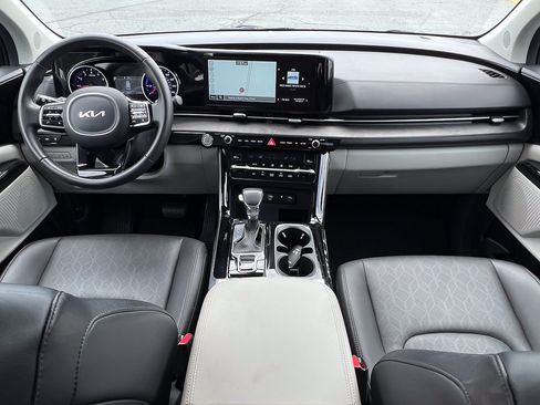 Used 2024 Kia Carnival EX FWD image 34