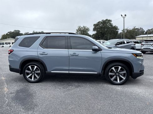 Used 2023 Honda Pilot Touring image 6