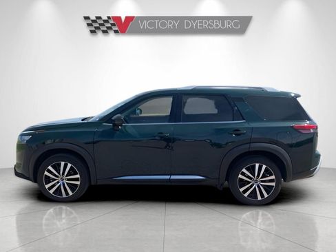 Used 2025 Nissan Pathfinder Platinum w/ Black Appearance Package FWD image 5
