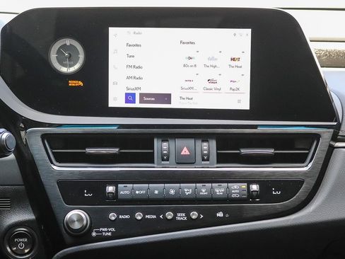 Used 2025 Lexus ES 300h w/ Premium Package FWD image 13