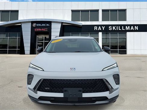 Used 2025 Buick Envision Sport Touring image 2