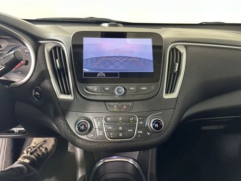 Used 2022 Chevrolet Malibu LT image 28