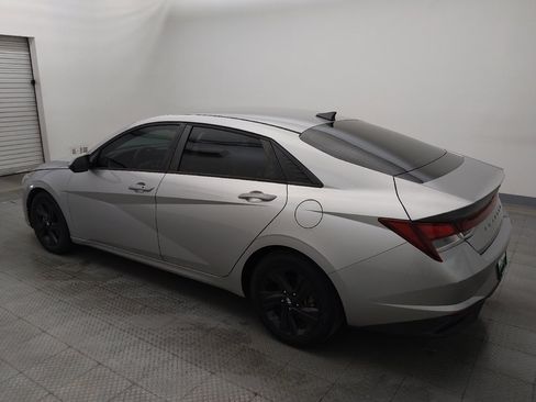 Used 2021 Hyundai Elantra SEL FWD image 3