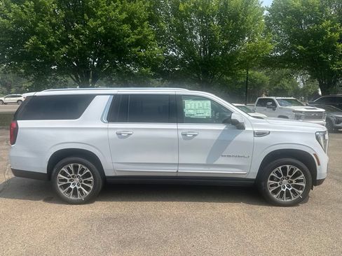 New 2026 GMC Yukon XL Denali w/ Denali Reserve Package AWD/4WD image 6