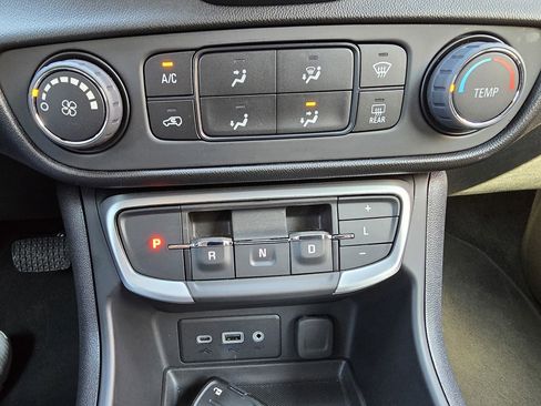 Used 2024 GMC Terrain SLE image 14