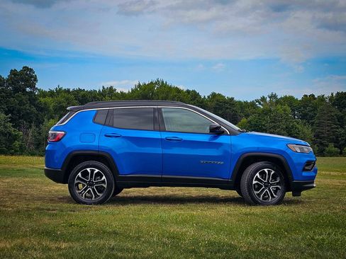 Used 2023 Jeep Compass Limited AWD/4WD image 3