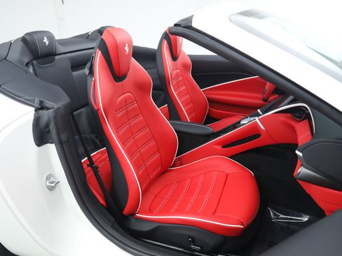 Certified 2025 Ferrari Roma Spider RWD image 22