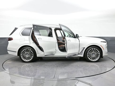 Used 2023 BMW X7 xDrive40i w/ Premium Package image 34