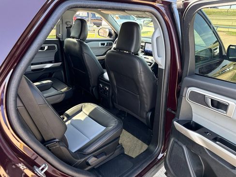 Used 2023 Ford Explorer XLT w/ Equipment Group 202A RWD image 13