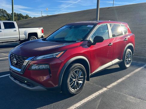 Used 2023 Nissan Rogue S image 1