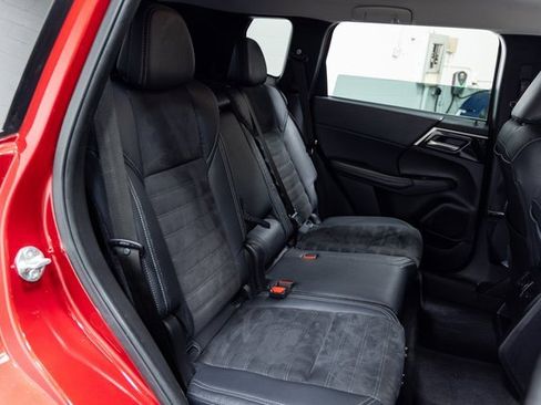 Used 2023 Mitsubishi Outlander SE image 24