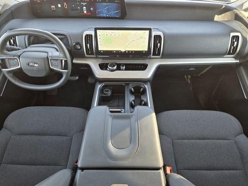 Used 2025 Ford Expedition Active image 24