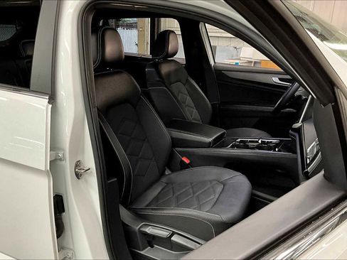 Used 2024 Volkswagen Atlas Cross Sport SE image 10