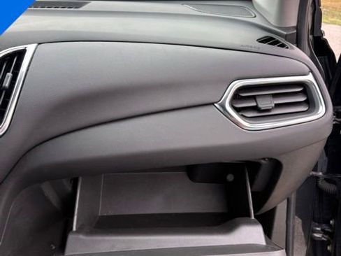 Used 2022 Chevrolet Equinox LT image 31