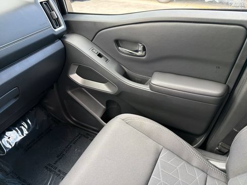 Used 2025 Nissan Frontier SV RWD image 27