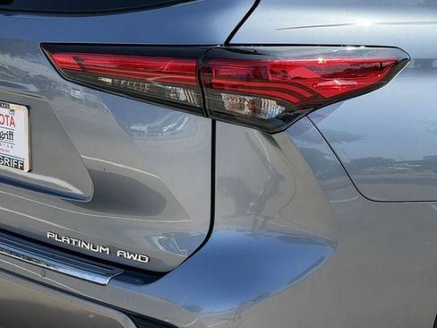 Used 2022 Toyota Highlander Platinum AWD/4WD image 7