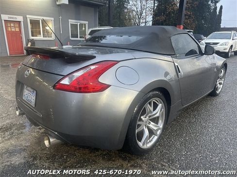 Used 2011 Nissan 370Z Touring w/ Sport Pkg image 7