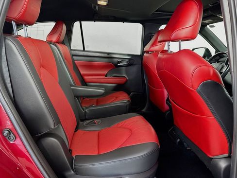 Used 2021 Toyota Highlander XSE image 30