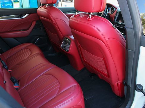 Used 2019 Maserati Levante S GranLusso AWD/4WD image 25