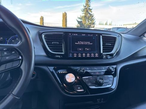 Used 2018 Chrysler Pacifica Touring-L w/ Premium Audio Group image 25