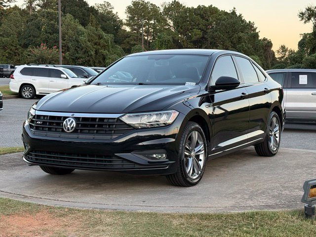 Used 2019 Volkswagen Jetta R-Line w/ R-Line Cold Weather Package FWD image 3