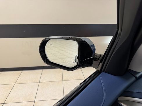 Used 2025 Buick Enclave Avenir w/ Super Cruise Package image 17