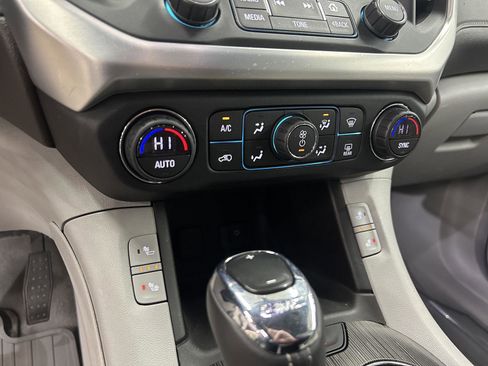 Used 2018 GMC Acadia SLT image 18