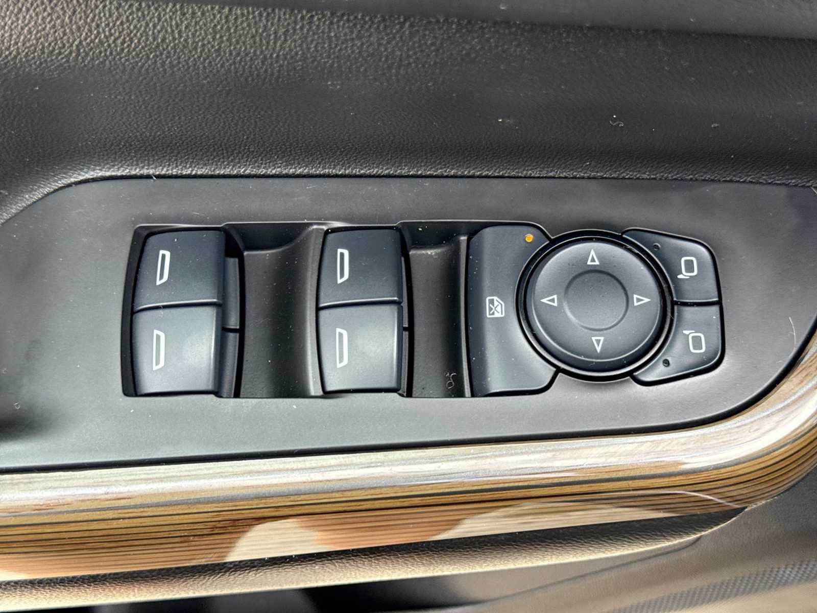 Used 2017 GMC Acadia SLE FWD image 16