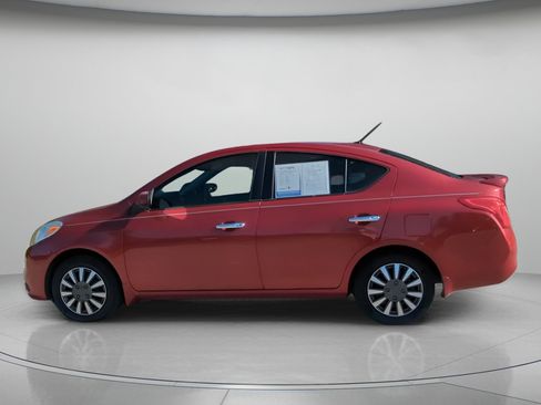 Used 2014 Nissan Versa SV FWD image 14