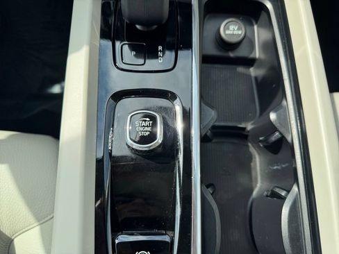Certified 2024 Volvo XC60 B5 Plus w/ Climate Package AWD/4WD image 20