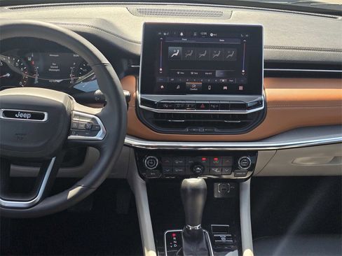 Used 2024 Jeep Compass Limited image 16