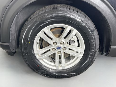 Used 2022 Ford Explorer XLT image 38