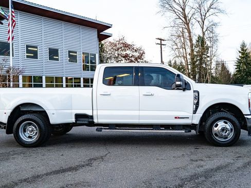 Used 2024 Ford F350 Lariat image 2