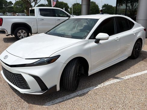 Used 2025 Toyota Camry SE FWD image 7