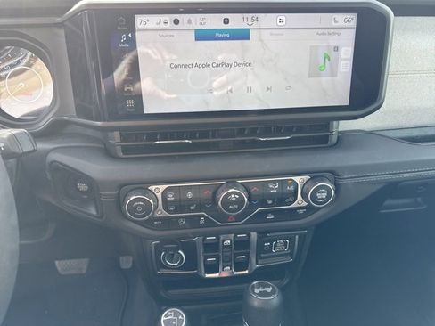 Used 2025 Jeep Wrangler Sahara image 21